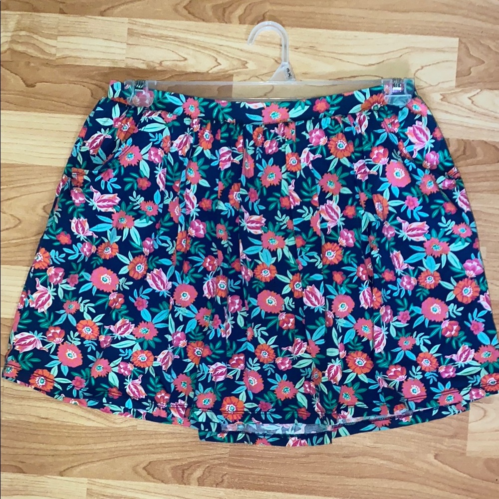 Lands' End Floral Skort with Pink and Green Accents and side pockets!